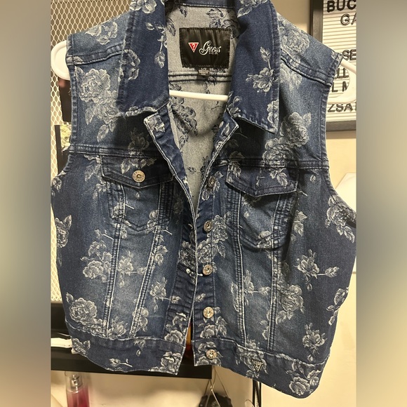 Like new, Denim Vest Floral design - Picture 1 of 2